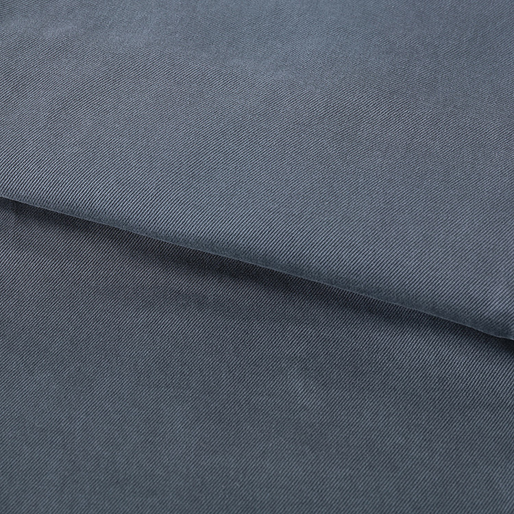 品牌:prada 普拉达 产地:罗马尼亚 款式:男士 产品颜色:灰白色