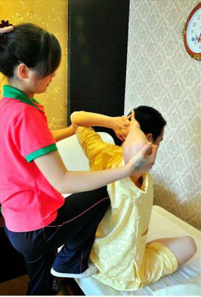 9元,原价136元的良子足浴按摩套系,男女同享,另赠果盘 点心 棉袜 擦鞋