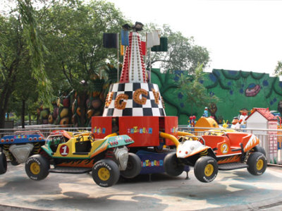 滑行龙,果虫滑车,儿童弹跳车,奥特曼大战4项娱乐项目!无需预约,让