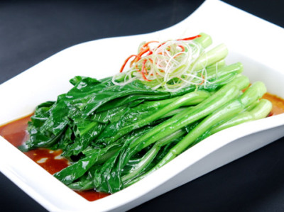 白灼广东菜心:  时蔬色泽碧绿,清淡怡人.