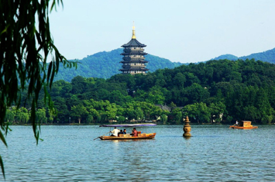 5小时),乘船游西湖,体验"人在画中游"的意境,观赏西湖十景---三潭映月