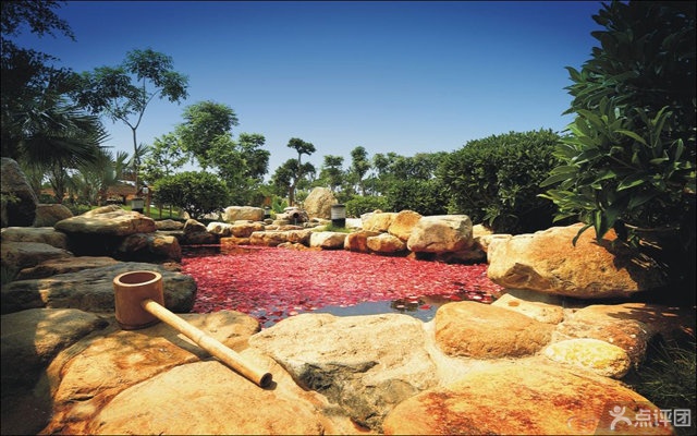 日月谷温泉渡假村是全国同时拥有国家4a级旅游景区和五星级旅游饭店的