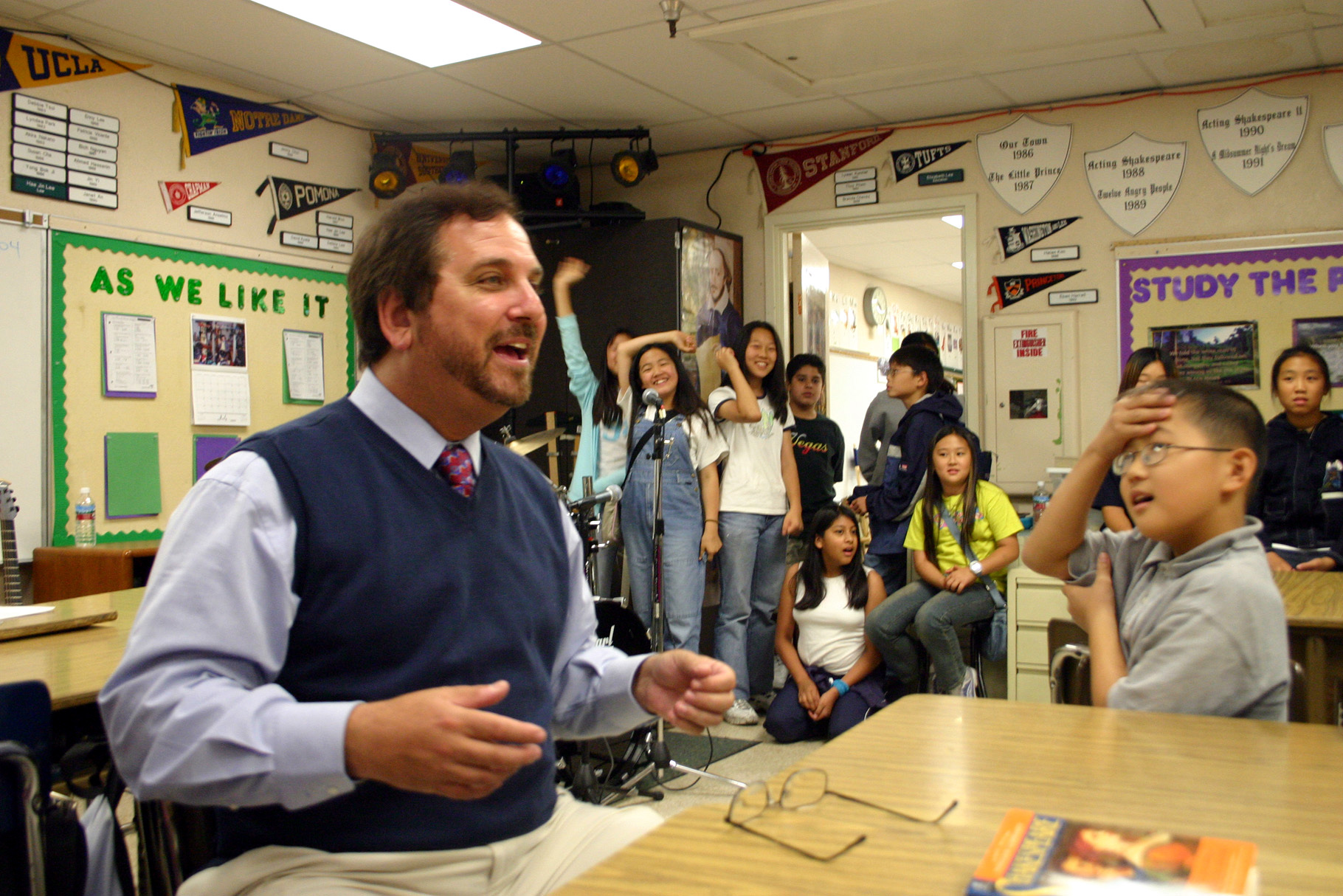 第56号教室的奇迹2:点燃孩子的热情(新版)双螺旋文化出品