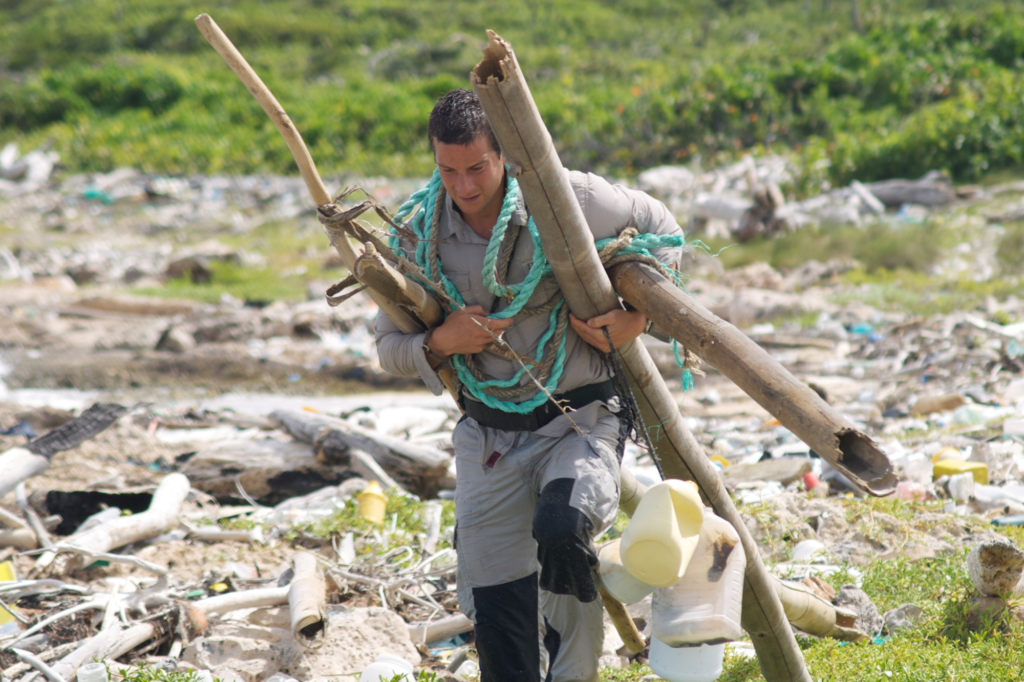 中国雨林的惊天一跃/荒野求生少年生存小说系列